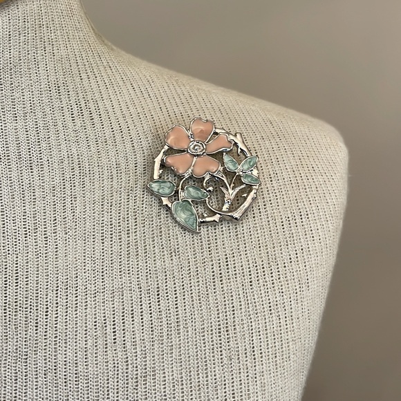 Vintage 1928 Brand Silver-tone & Enamel Floral Pin - Picture 9 of 14